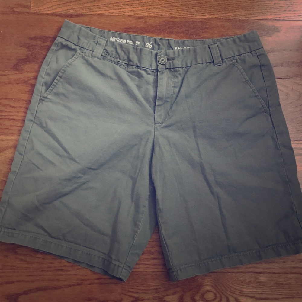 GAP Boyfriend Roll Up Khaki Shorts sz 6